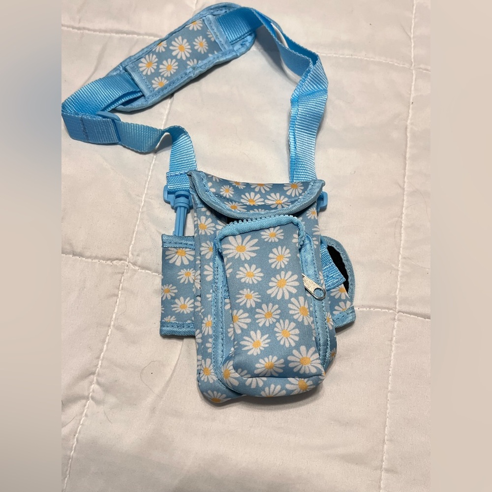 NWOT Daisy Pattern Crossbody Cup Bag